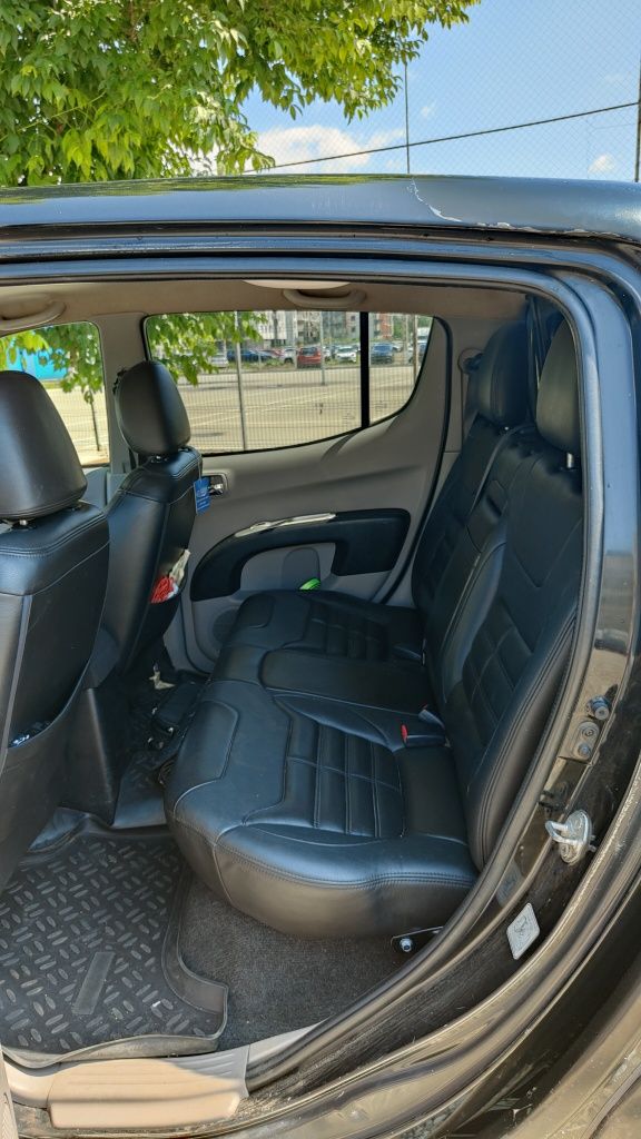 Vând Mitsubishi L200 benă lungă 2012