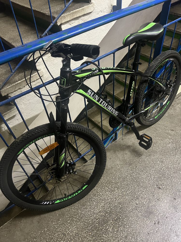Vand bicicleta ,stare buna.