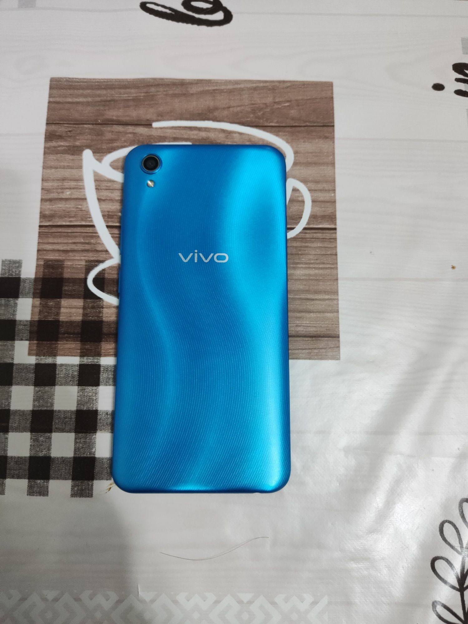 Продаю мобильный vivo y 1 s