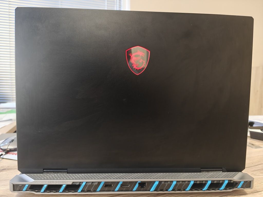 Изключително мощен геймърски лаптоп MSI Titan 18 HX A14V , в гаранция