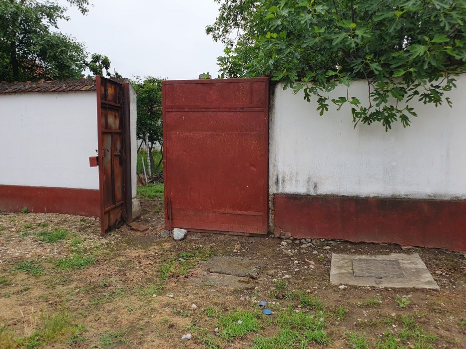 Vând loc casa in Moldova Veche suprafața 680mp