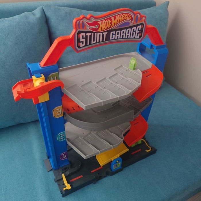 Stunt гараж Hot Wheels