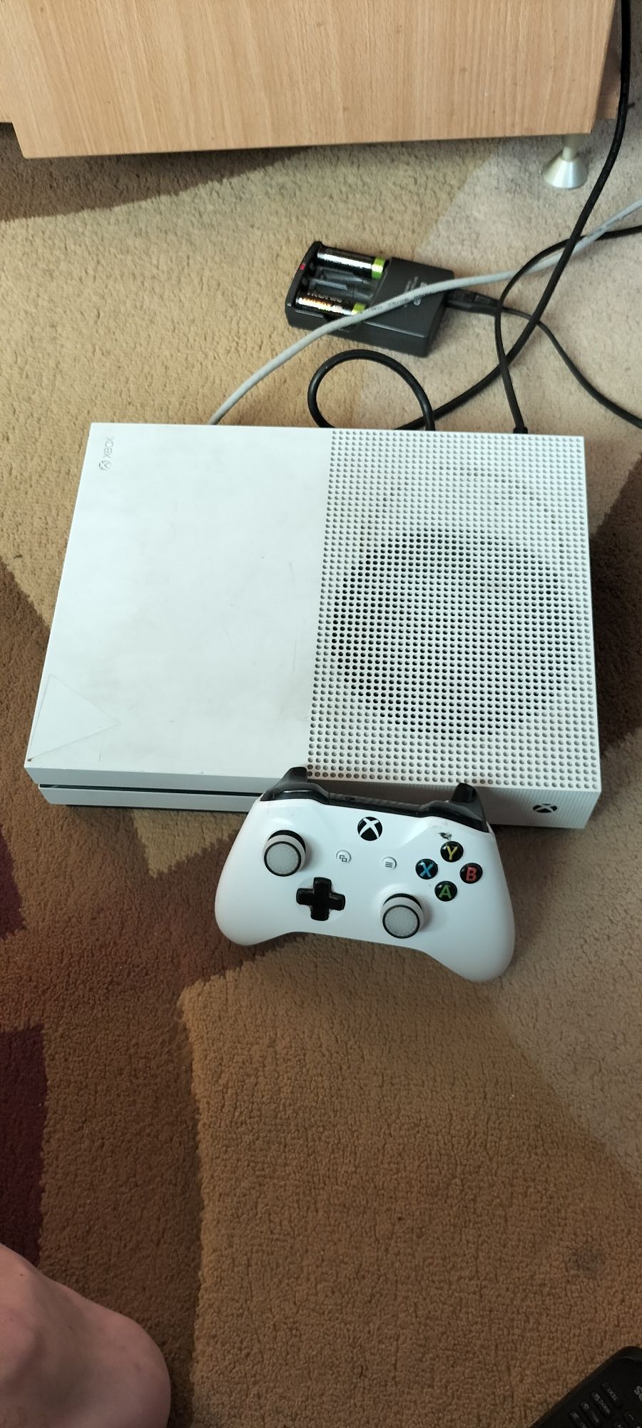 Xbox one s 1TB 1 controler