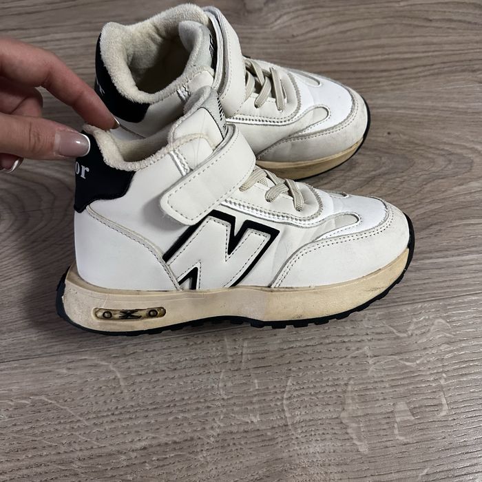 Продам детскую обувь. Три пары 30-32 размер