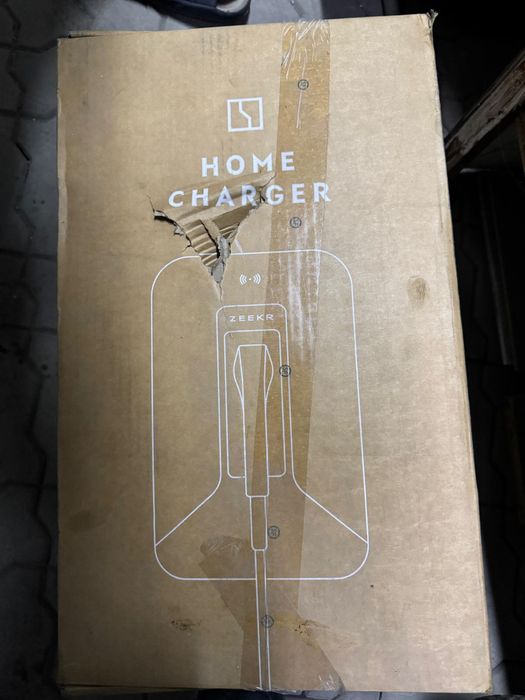 Зарядная станция zeekr оригинал
