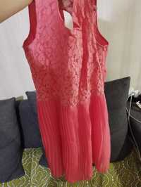 Розова рокля с дантела