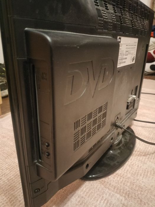 Vând televizor marca OK.
Dispune de DVD