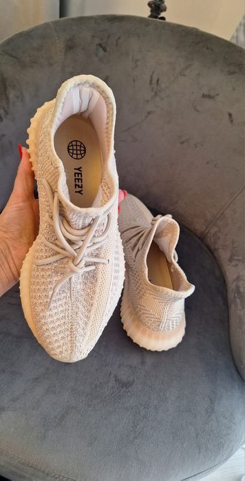 Yeezy Boost350  noi