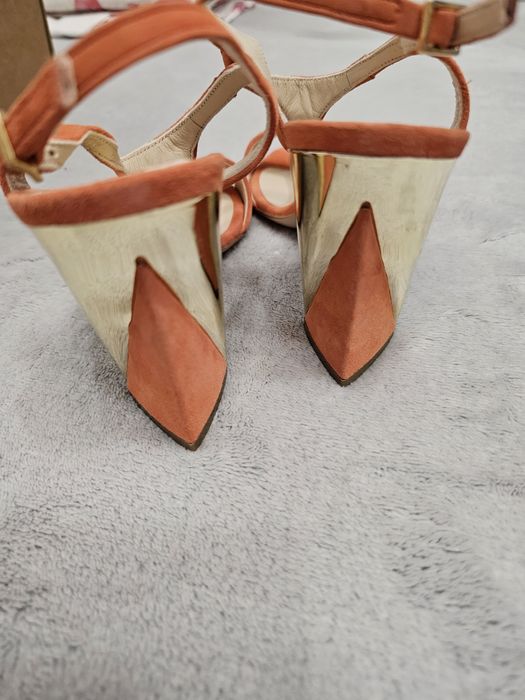 Sandale noi portocalii din piele de calitate italiana marime 39