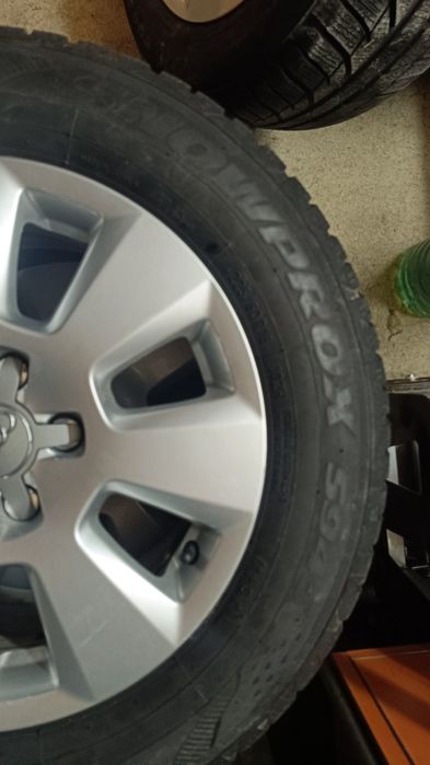 Vând două anvelope (pereche) Toyo Snowprox S 943, 226/60 R16 102H