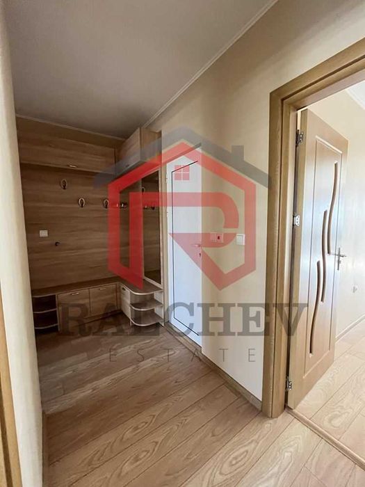 Tристаен апартамент с Паркомясто / Колхозен пазар