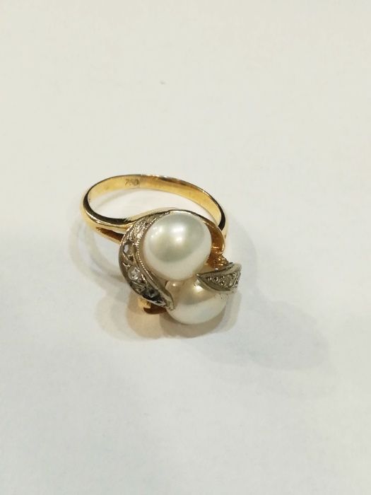 Продавам златен пръстен с перли и диаманти