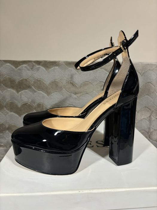 Guess pumps Calane (tocuri cu platforma Guess,stare foarte buna)