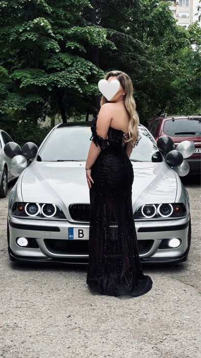 Продавам балната си рокля/запазена е/