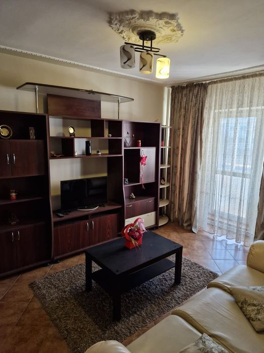 Inchiriez apartament 3 camere