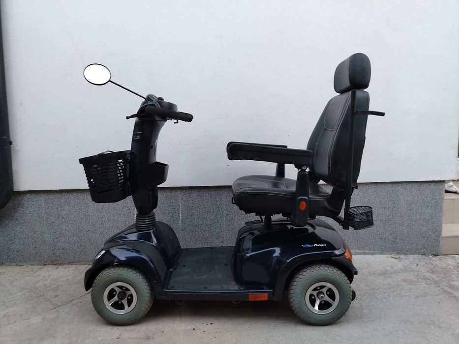 Cărucior scuter electric persoane cu dizabilități