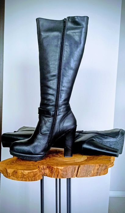 Продавам  дамски ботуши естествена кожа, черни или цвят кафе