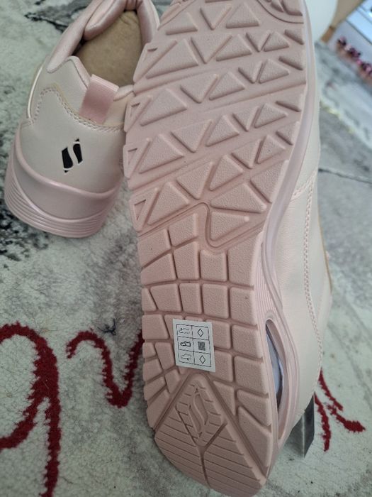 Skechers nou 40. .