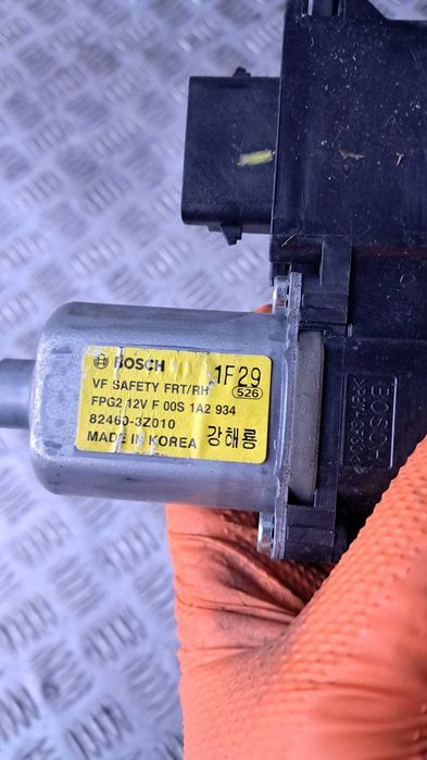 motoras macara dreapta fata Hyundai I40 an 2013 cod 82460-3Z010