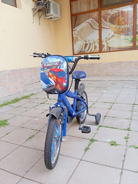 Bicicletă Este practic nou, copilul meu nu l-a folosit niciodată.