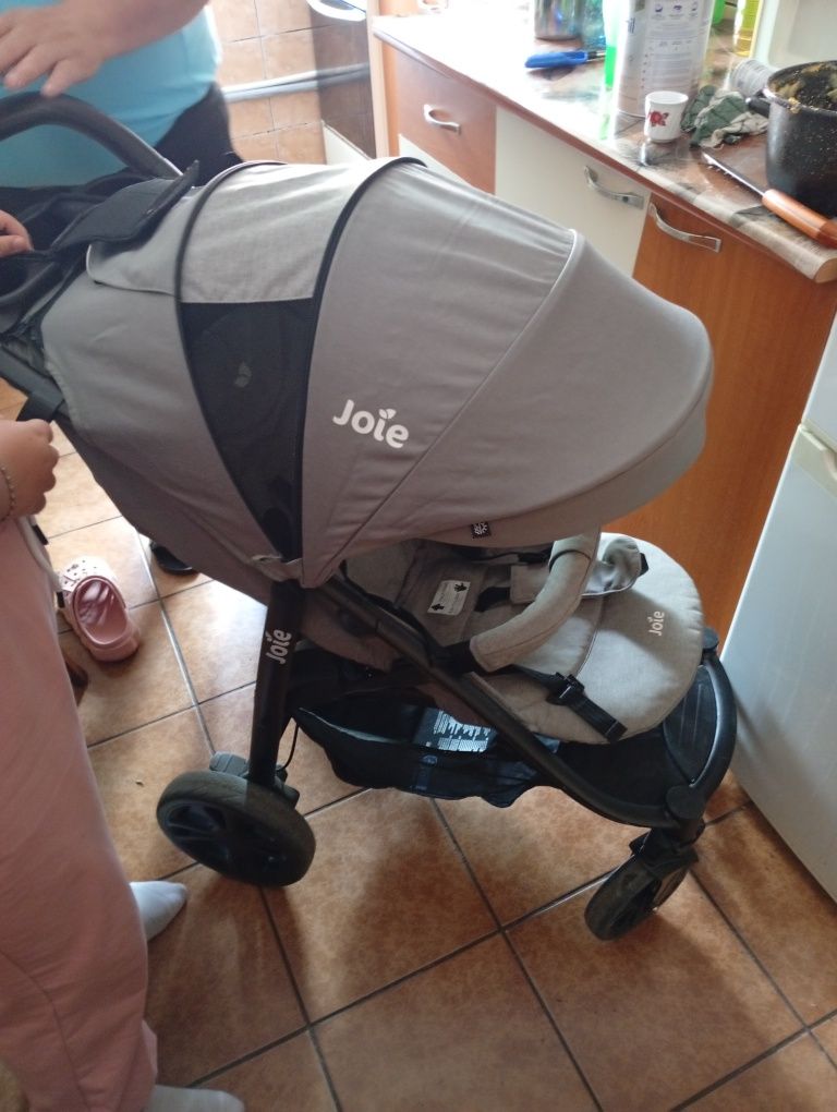 Vând căruț joie in stare foarte