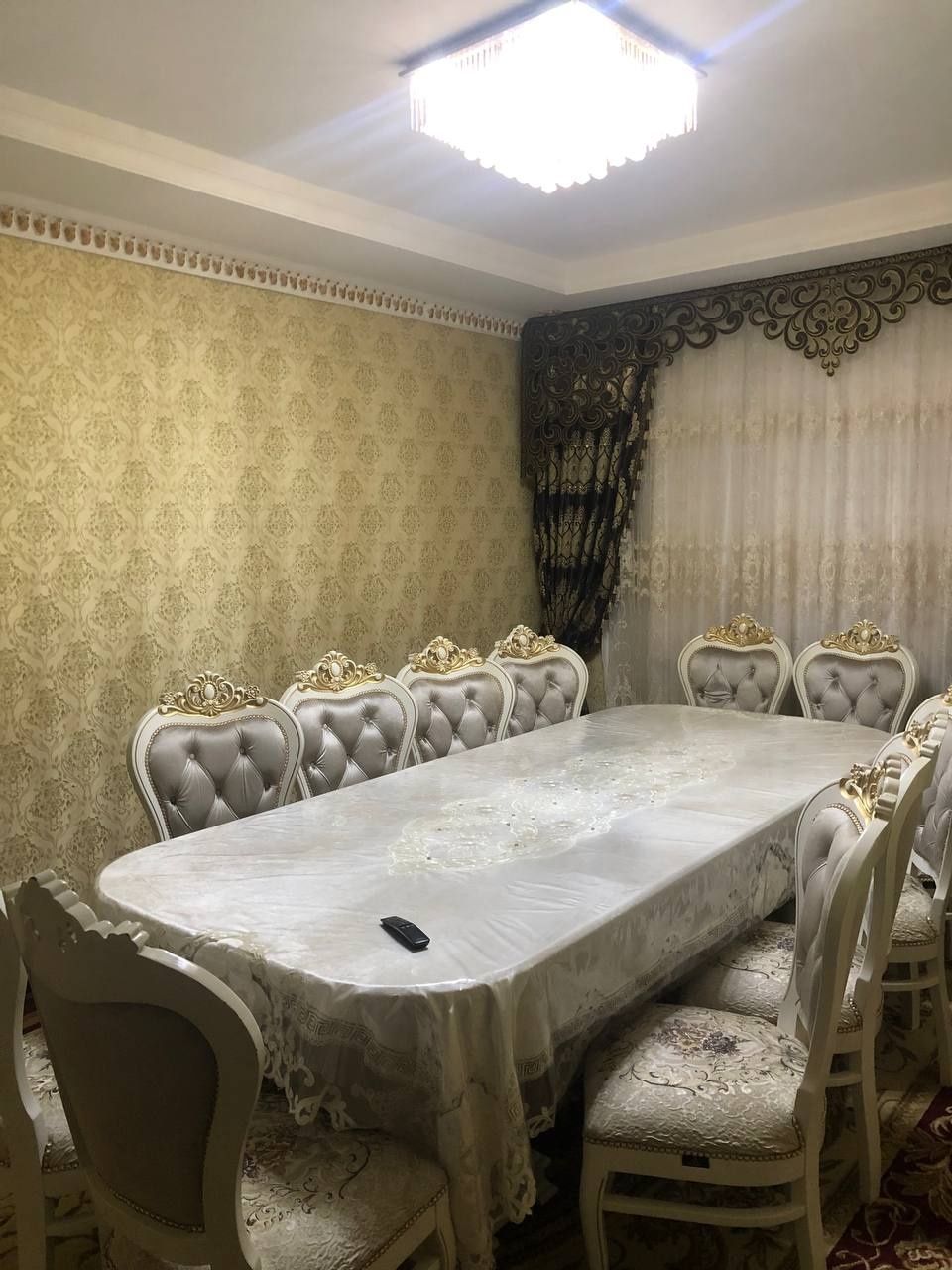 Квартира сотилади Чилонзорда 5хонали  4этажли уй 1этаж 100кв