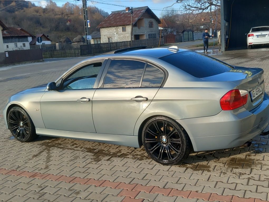 Vând bmw e90 320d facelift