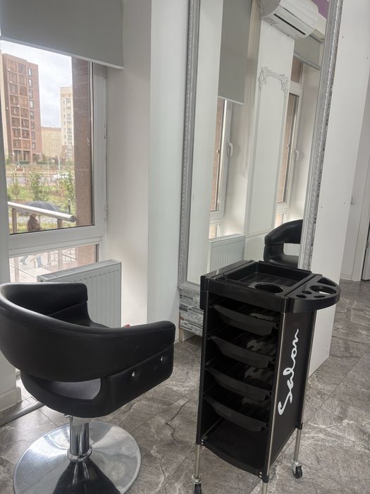 Сдам в аренду парикмахерское кресло
