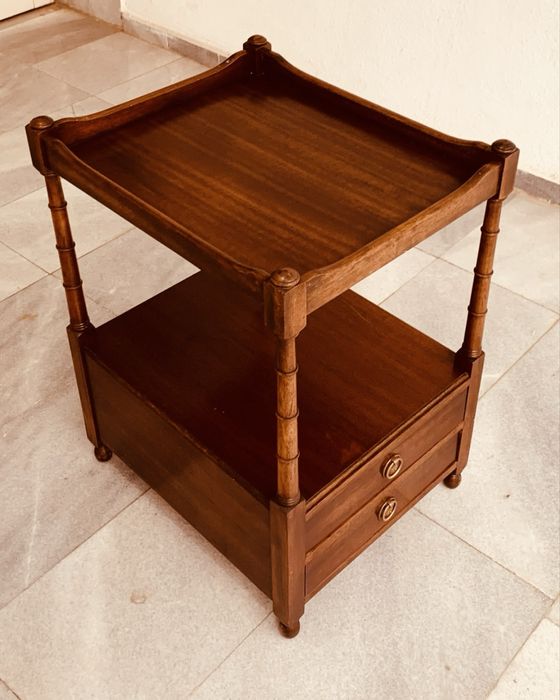 Антикварна масичка / нощно шкафче – масивно дърво, около 1900–1930 г.