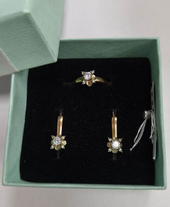 Комплект золотой.