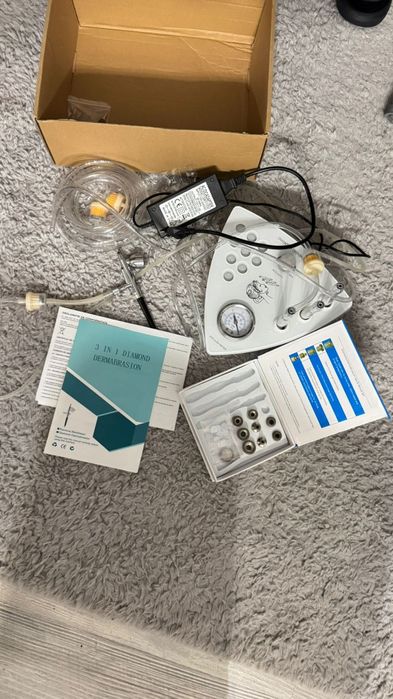 Aparat „3 în 1” microdermabraziune diamant + vacuum + spray