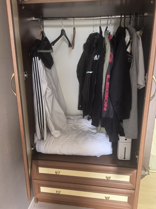 Гардероб за спалня