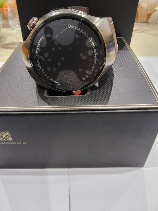 Продавам Huawei Watch 5 LTE 46mm и подарък слушаки