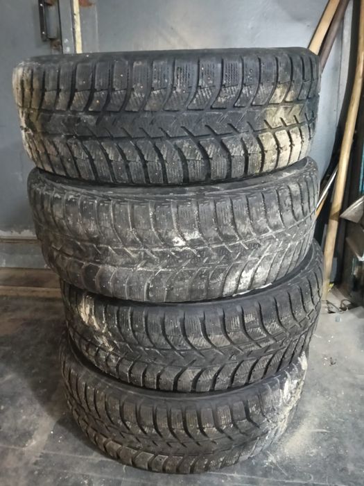 Продам зимнюю резину бу