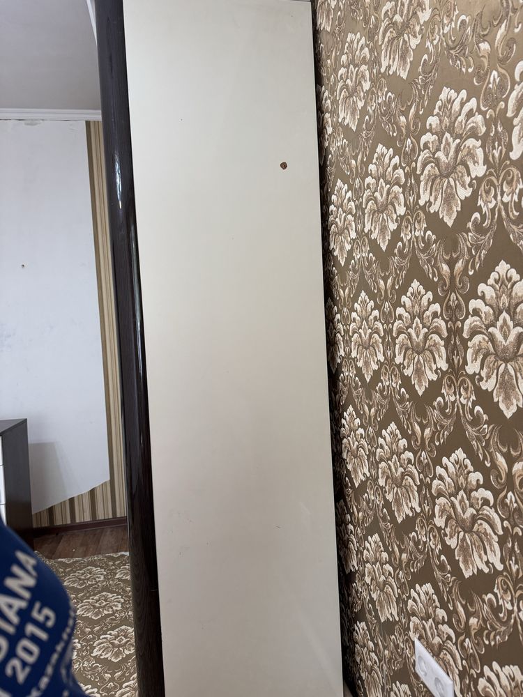 Продается распашной шкаф