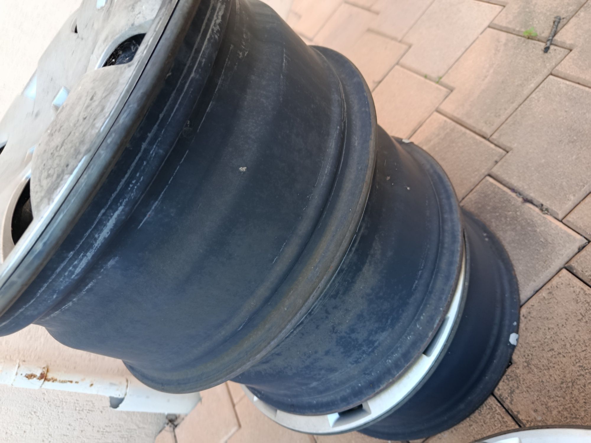 Vând jante audi tabla r17     cu capace originale