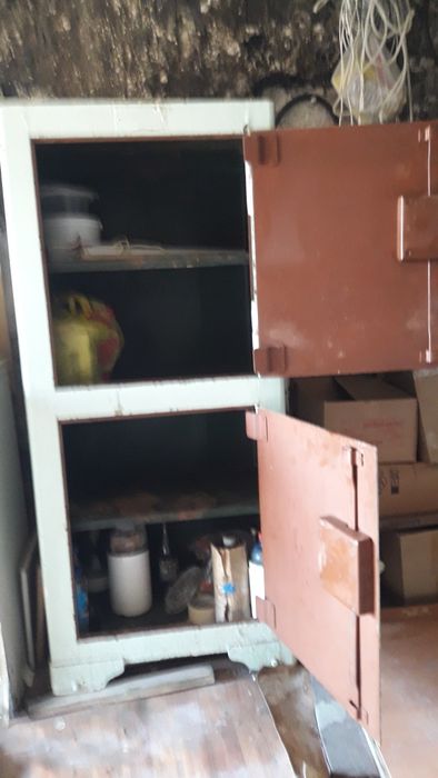 Шкаф металлический заводской с двумя ключами, удобен для гаража контор