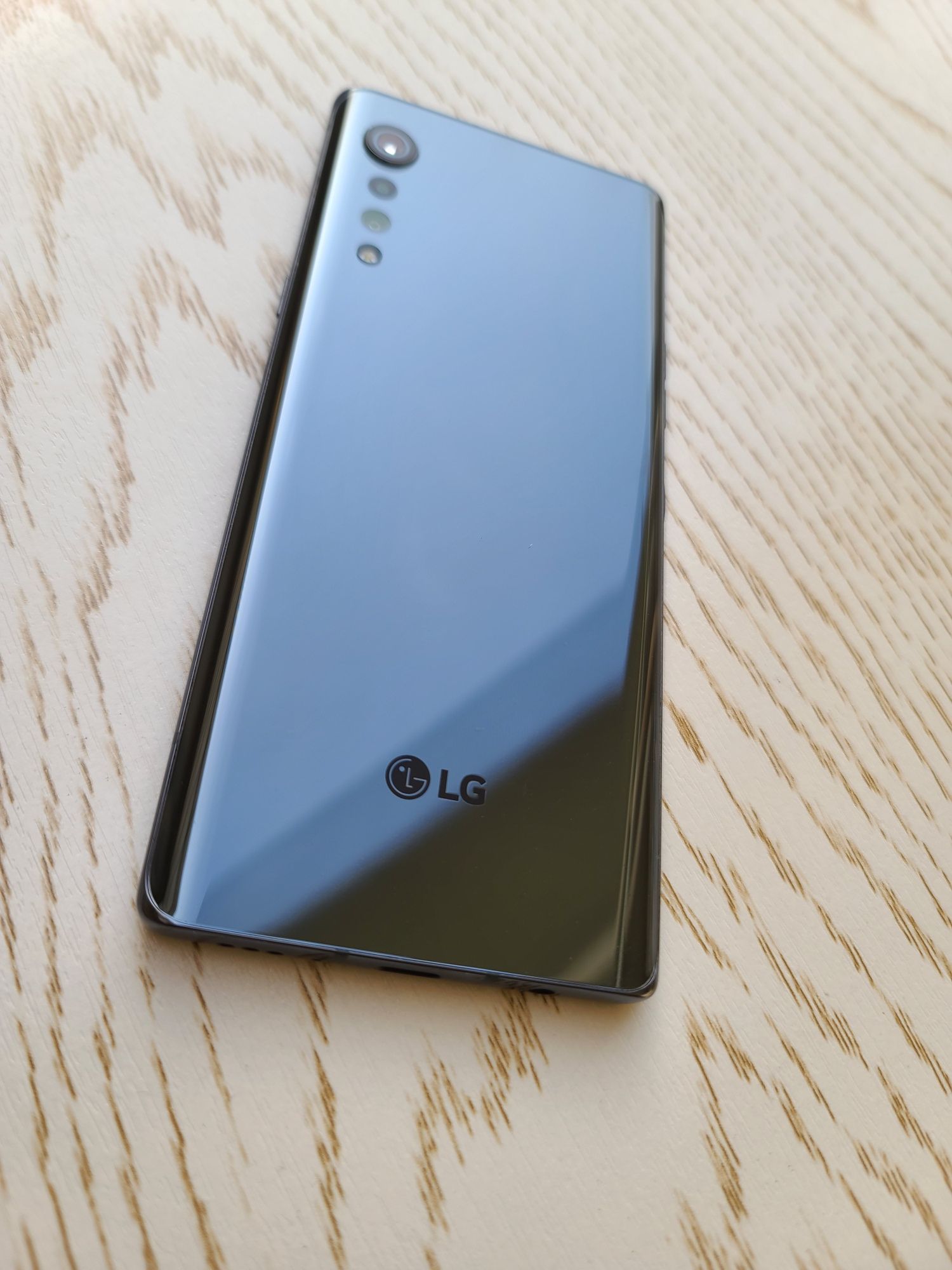 LG Velvet 5G. OzU 8/128 GB. Snapdragon 765. Garantya beriladi