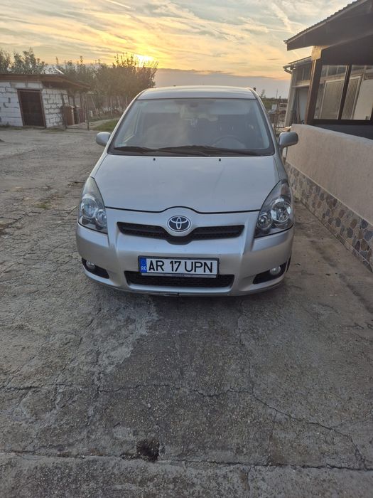 Vînd Toyota corola verso