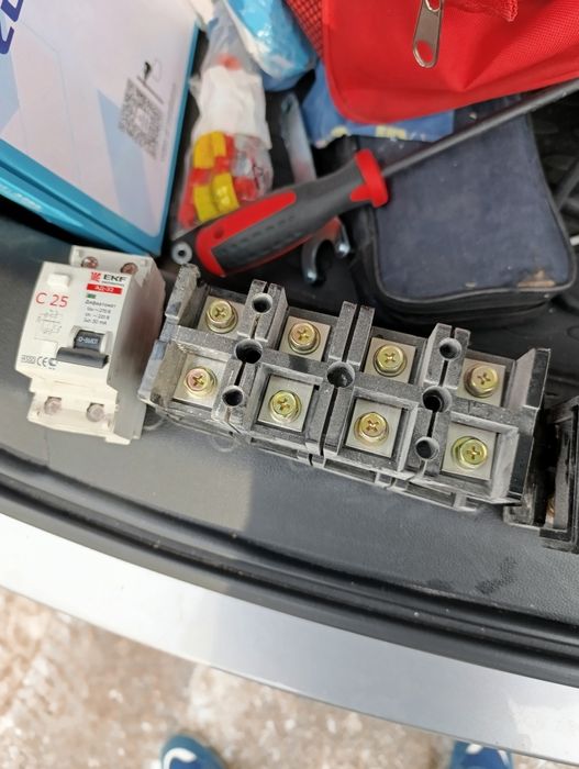 Держатель клеммных колодок, карболитовая клемная колодка