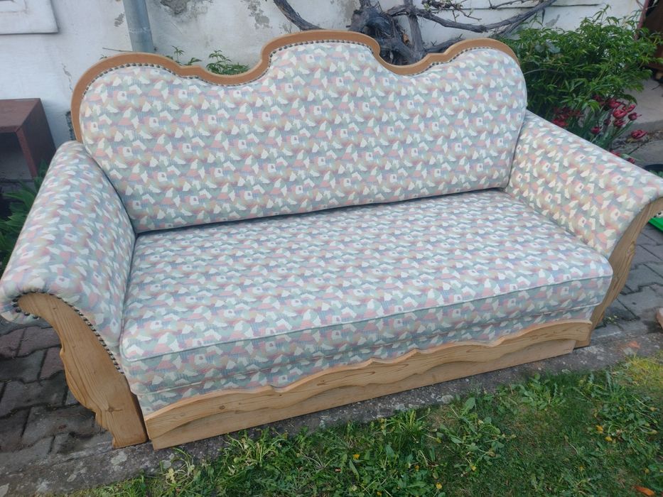 Canapea extensibila din lemn masiv