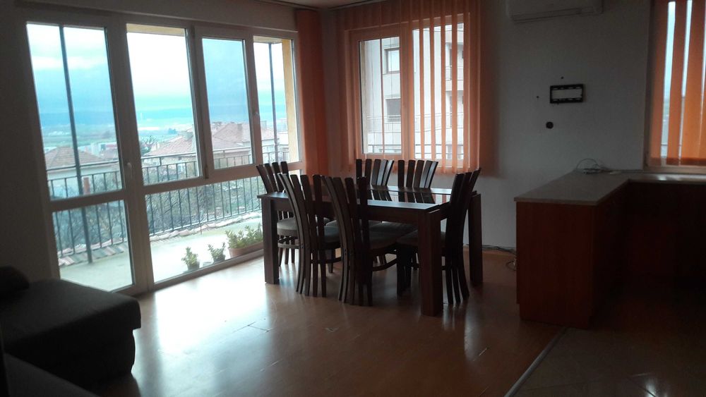 Четиристаен апартамент с гараж в град Аксаково.