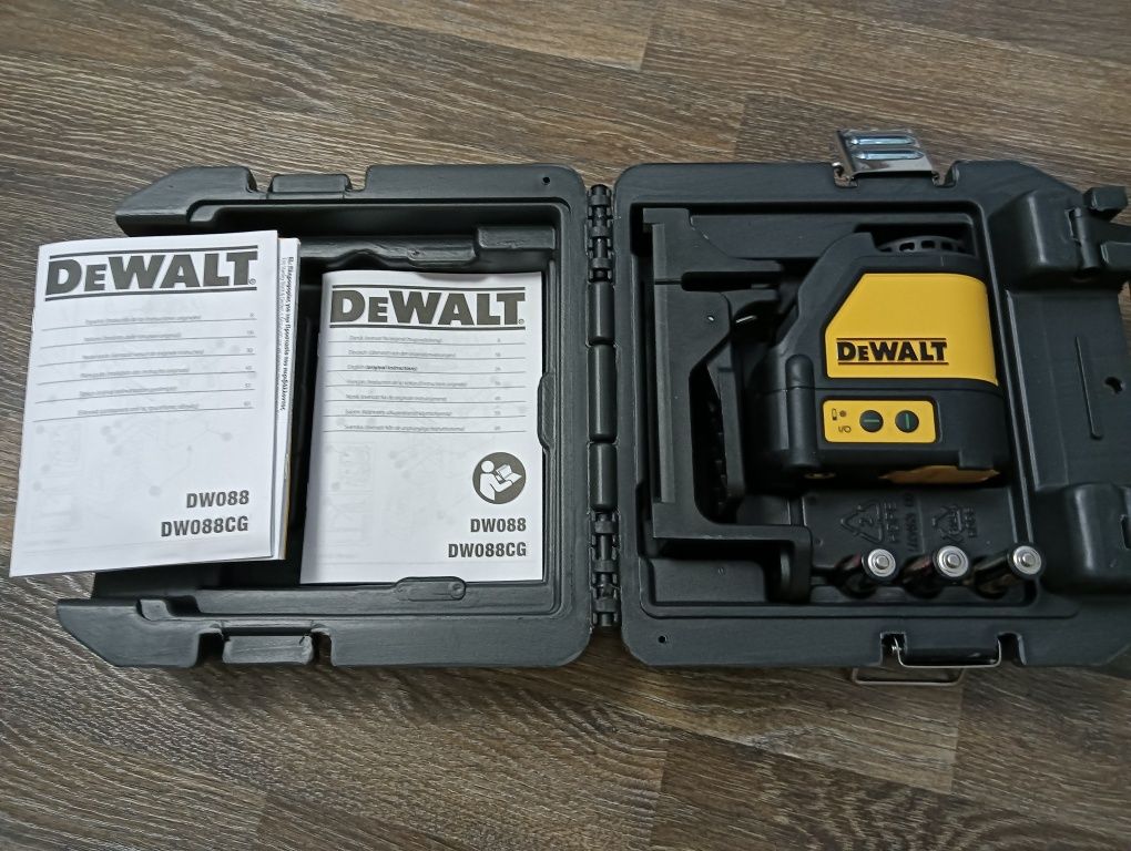Laser DeWALT DW088CG Nivela laser cu fascicul 30 m