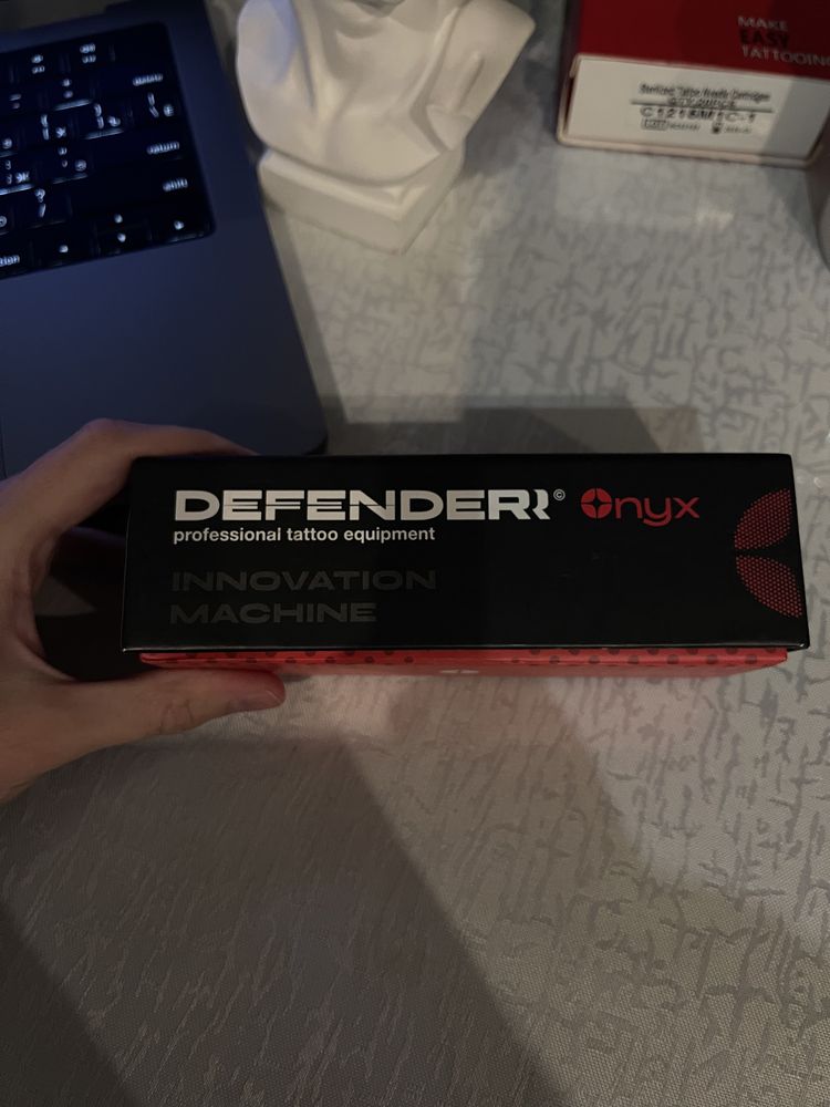 Машинуа для тату/татуажа Defender Onyx