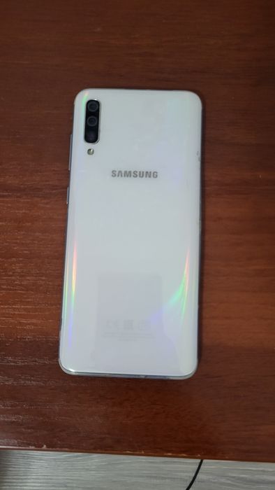 Продам самсунг А70 128 гб памяти 40000т.т