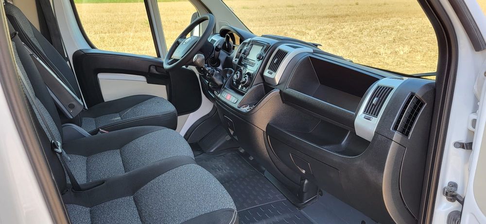 Fiat Ducato cub- box cu lift Dhollandia