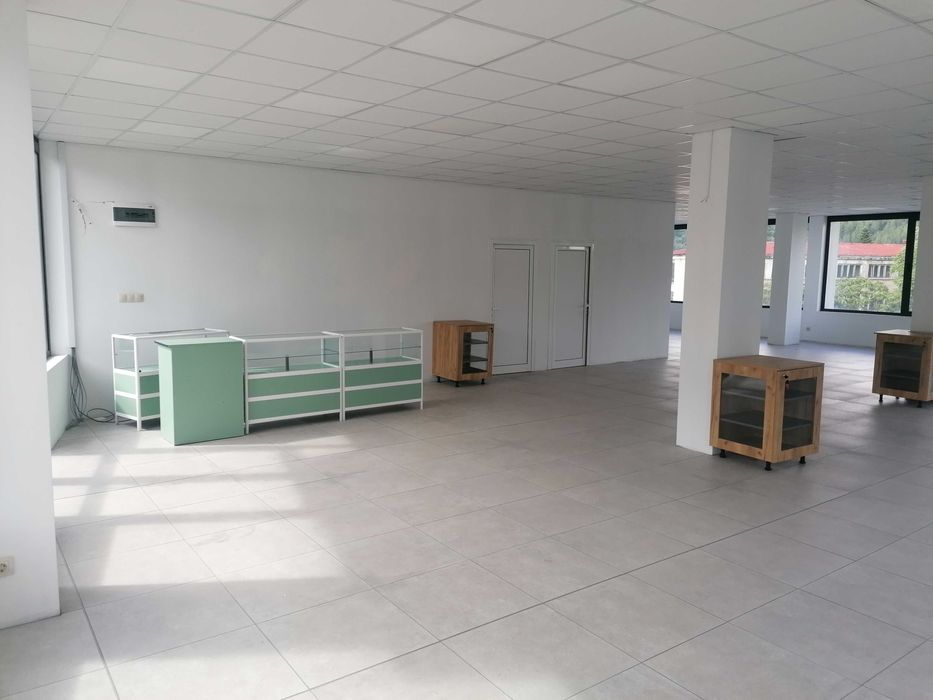 Дава се под наем Магазин в Дупница - 200 кв.м за 1030 € - Снимка #1