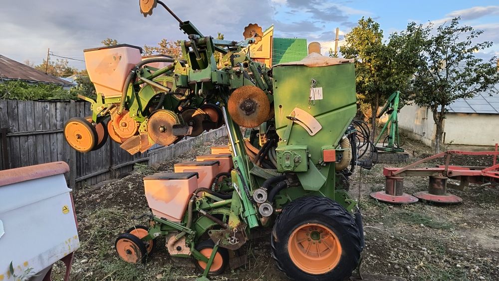 Semănatoare prășitoare Amazone 8r pliabilă