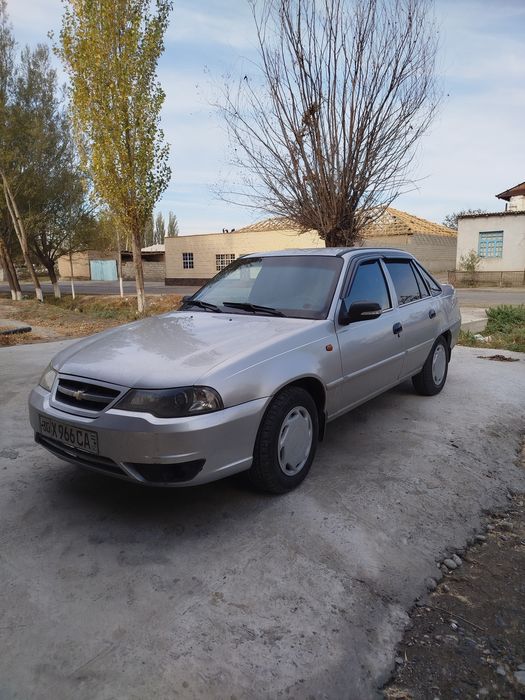 Nexia 2 1.6 sotiladi