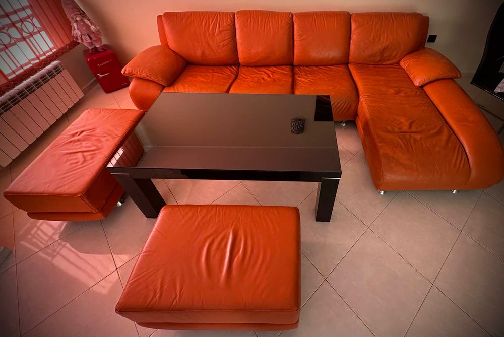 Ъглов кожен диван